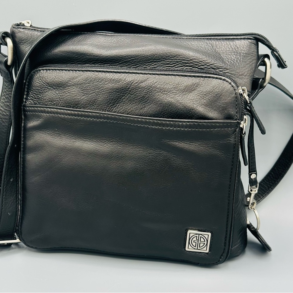 Giani Bernini Black Soft Leather Crossbody Bag – Classic Everyday Style